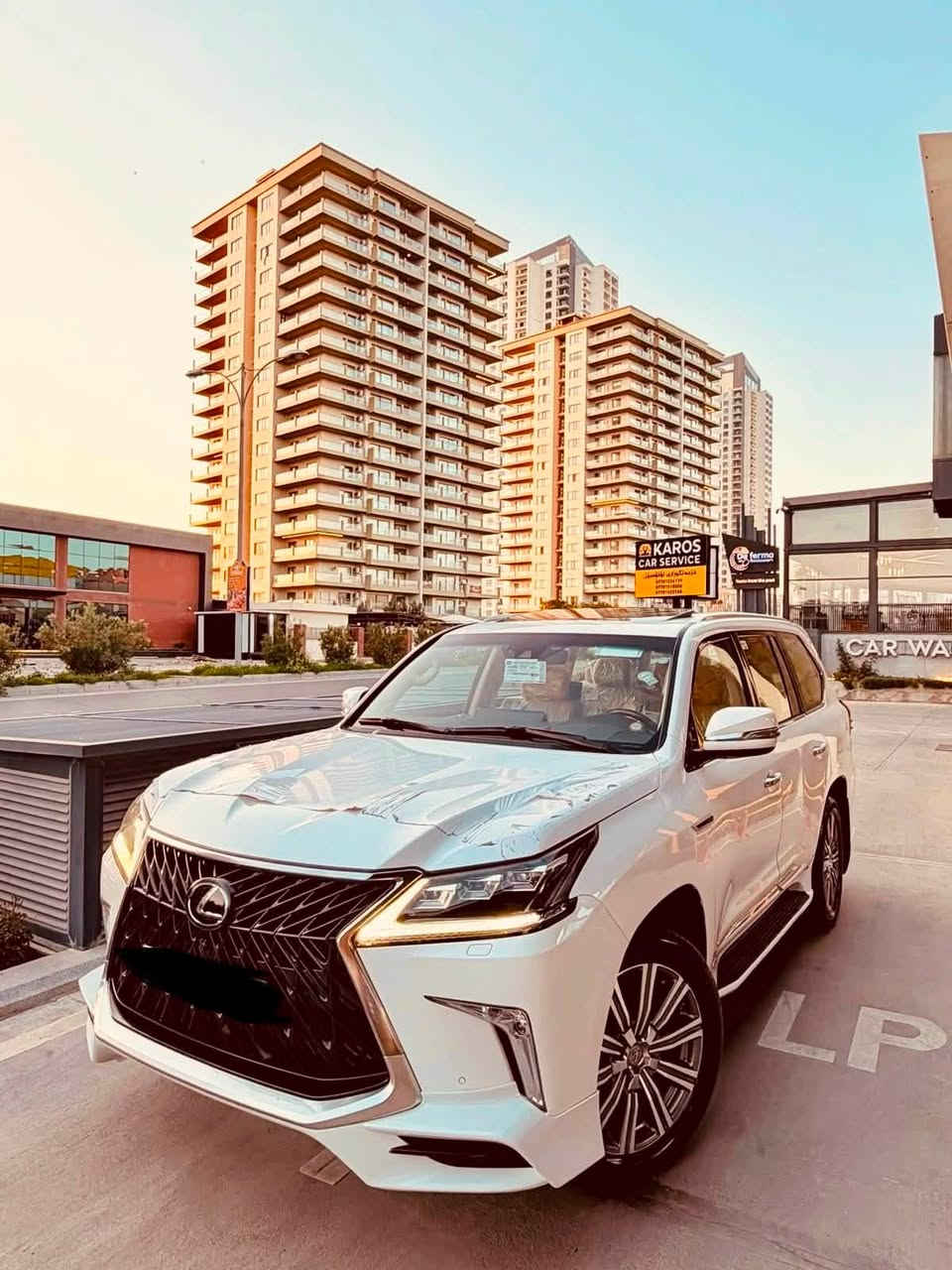 للبيع: Lexus LX 570 2016 بريم  الموديل: 2016
الممشى: 91,000 كم 
السعر 525 
الحالة:
مكفولة كفالة عامة من الدعامية إلى الدعامية
ملاحظه بيهه كارت با الباب فقط
المواصفات:
داخل بيجي
شاشة + سماعات
فل كامل المواصفات
بصمة تشغيل
نظام مانع الانزلاق
ورقة بيانات
مقاعد جلد مع تبريد وتدفئة
تحكم كهربائي بالمقاعد
رأس ديفيدي
5 كاميرات
ثلاجة
إضاءة زينون
نظام هواء مزدوج
وضعيات قيادة (إيكو / سبورت)
حساسات أمامية وخلفية
مرايات كهربائية
فتحة سقف
باب خلفي كهربائي (جك)
رادار أمامي
المحرك والكير:
بشرط، غير مفتوح
باسمي، تحويل مباشر
4 إطارات جديدة
سيارة مال بيت، بدون أي صرف
رقم الهاتف: ***********
