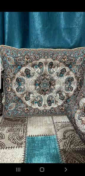 السلام عليكم
ديوانيه بدون دواشك نوع ثقيل جداً 
جديده مامستخدمه ابد بالجيس 
اشتريتها من معرض كربلاء الدولي شكلها بالحقيقه احلى
عددهم١٩ قطعه
القطعه ب10الف
وبيها مجال للطيبين
للتواصل 
***********
