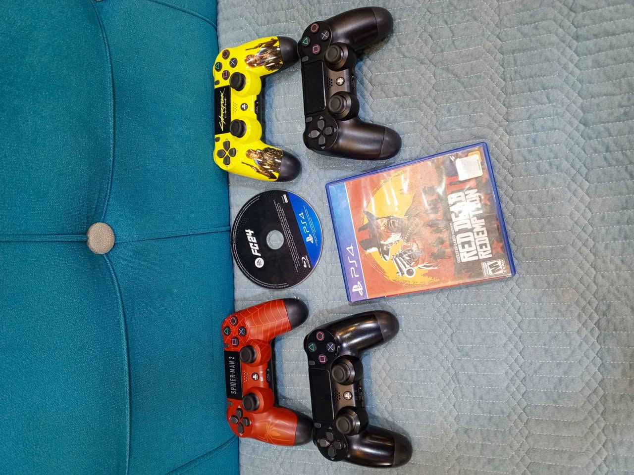 بلي فور سلم نضيف وما داخل تصليح  اونلاين واليدات كلهن شغاله وياه قرصين قرص فيفا 2024 وقرص ريد ديد وبي حساب بي
فيفا 2026
باتمان 
ريزنت ايفل 
 السعر230 وبي مجال+ عندي توصيل محافظات 
اي استفسار ***********
