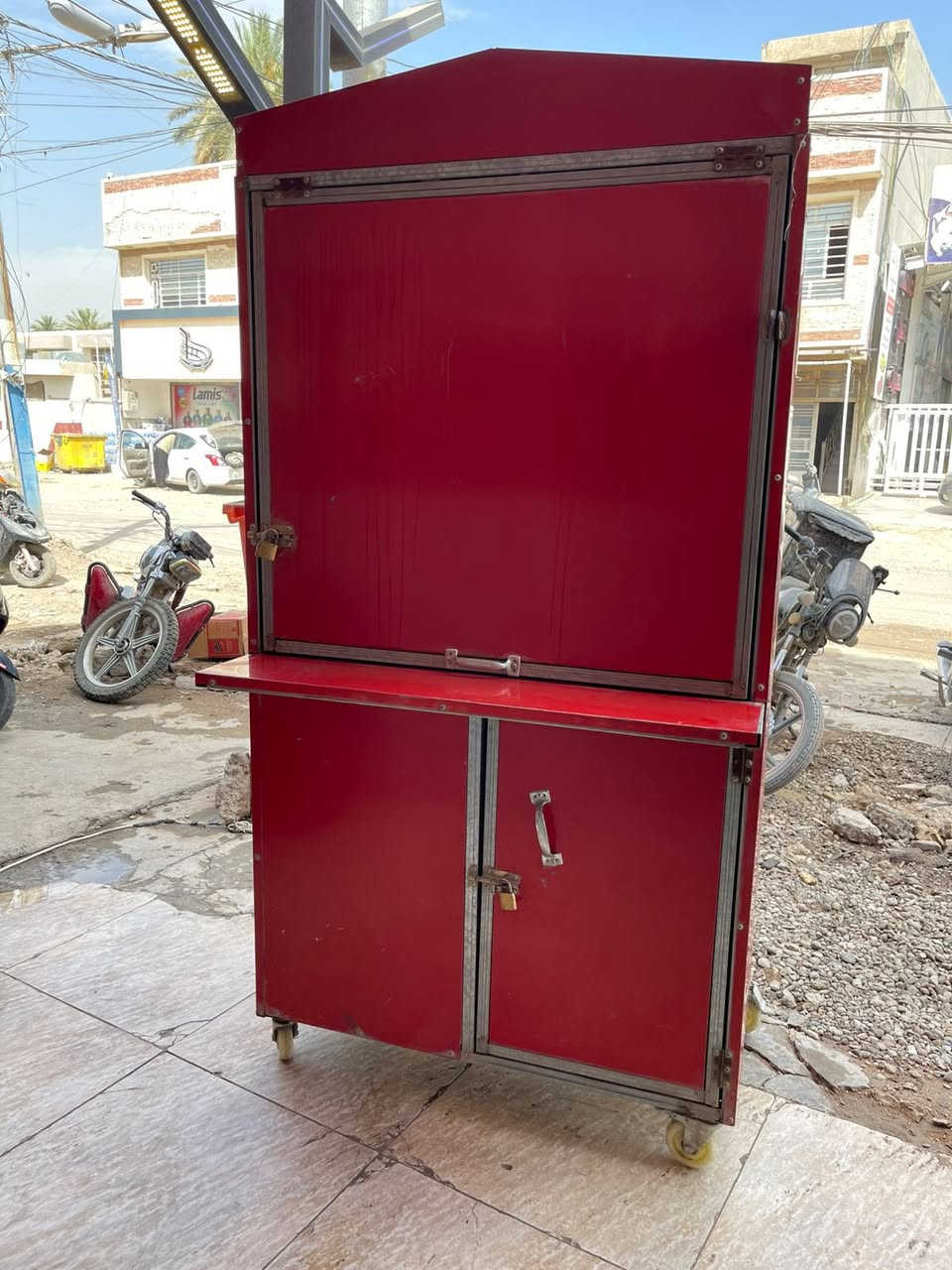ميز مال جاي جاهز وجديده مكان كاظميه سعر 250 مع محلقاته 
***********
