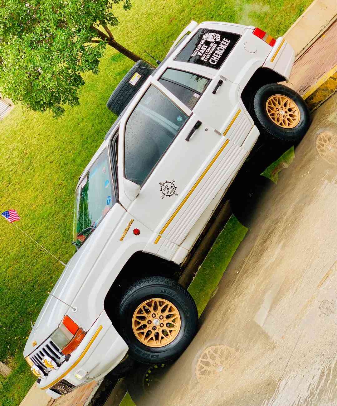 بـــــــۆفـــــرۆشـــــتــــن 
jeeb cheroki lmidd🇺🇸
ماشاءالله له جواني و قوه تى
سعری/ ٢٦ وه ره قه و مه جال
 جەکوش بەگیانیەوە نیە 
گیرومەکینە ئەرنەبی 3000vvt
گێڕ عادی
ئارمه سه ياره كه
هه موو گيانى بيلاده 
مۆدێل /١٩٩٥
جۆری سەیارە/جێب شیرۆکی
گێڕومەکینەی لؤك
کارەبای کامل مەزبوت 
ئاوێنە کارەبا  و ئۆتۆ
جوار جام کارەبا
پاوەر ABS لایت ئۆتۆ eco
سیدیبۆکس 
ناوفۆرمیکا
پێشو دوای جرکەی تیا نیە بەشەرت
تكايه ته نها فرؤشتنه
***********
*********** السليمانية, العراق
