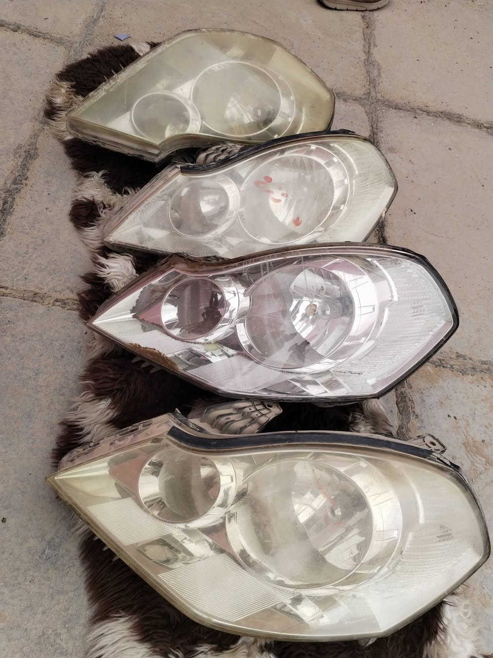 ١.مسجلات اثنين ١٠٠
٢.مازدات اربعه ٣ جهه السايق واحد جهه الصدر ٥٠
٣.بكلايت خلفي اثنين ٣٠ 
٤.مشط نظيف حاويه ١٠٠
٥.دكشن حاويه مامشدود السعر ٢٠
الاتصال ***********
