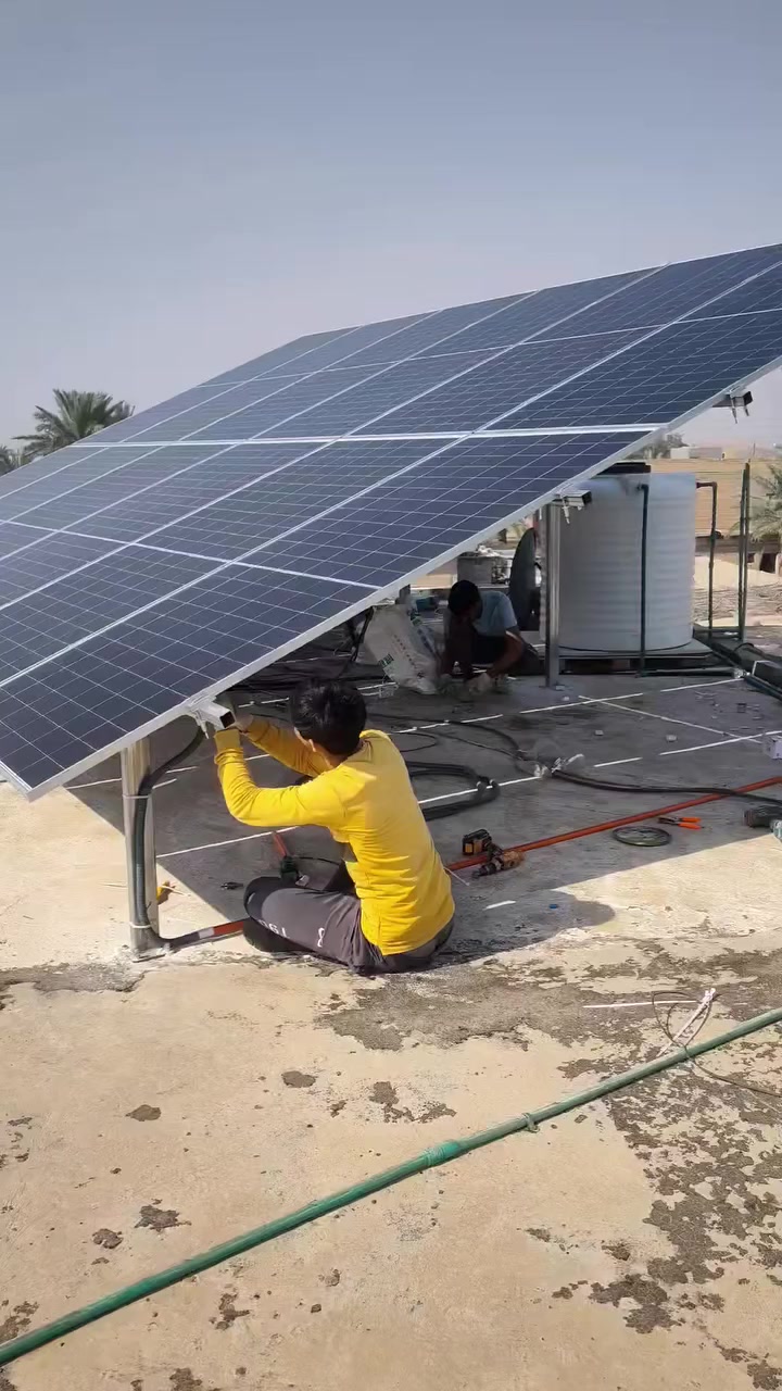 نقدم لكم أقوى عرض لتنصيب منظومة طاقة شمسية متكاملة وبمواصفات عالمية، صممت لتلبي احتياجات منزلك أو مشروعك بكفاءة عالية:
​القلب النابض: انفرتر (Inverter) بقدرة 6 كيلو واط نوع ايتل (تحمل عالي وأداء مستقر).
​القوة الشمسية: 12 لوح طاقة شمسية من شركة LONGi بقدرة 615 واط للوح الواحد (أحدث تقنيات الإنتاج).
​الخزن الجبار: بطارية ليثيوم نوع OOKi بسعة 15 كيلو واط/ساعة (عمر طويل وتفريغ عميق).
​✅ المميزات: تشغيل مكيفات، أجهزة منزلية، وإنارة طوال الليل والنهار.
📞 للحجز والاستفسار: [*********** او ***********].
