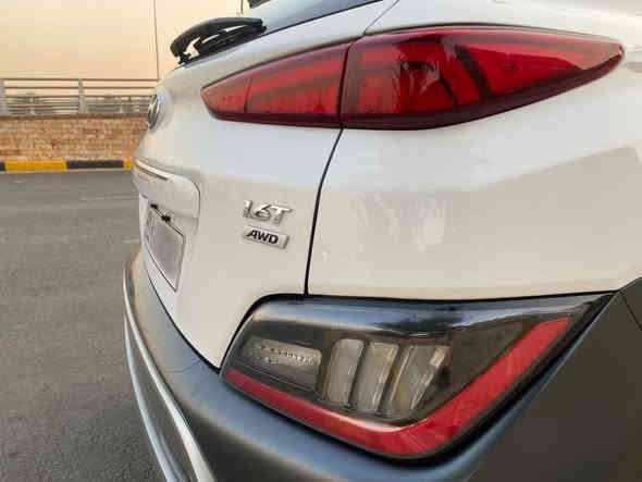 HYUNDAI KONA LIMITED 1/1. 🤍ابيض
هونداي كونا لمتدد موديل 2022 
فول فول مواصفات محرك ١٦٠٠ توربو 
رقم بغداد الدولي باسمي تحويل ثاني يوم 
السيارة جديدة اخت الزيرو ماشية 25mi فقط 
حادث السيارة جدا بسيط بدون ايرباك فقط بداية البنيد وجاملغين سرقة الامامية بدون دواخل شواصي لغود راديترات بواري التبريد كلها مكفولة بلادي رقم الشاصي مع الصور والسيارة مسويلها سونار وين ميعجبك تفحص إني حاضر 
مواصفاتها:  فتحة سلايد روف /كشنات جلد /تدفئة  بالكشنات/كاميرات 360 / حساسات امامي خلفي /شاشة ديجيتال/ بصمه تشغيل + بصمة ابواب+ صندوق  /شحن هاتف وايرلس/كامرا دوارة / شاشة كبيرة/ابل كار بلي + أندرويد اوتو /كشنات كهربائي /تشغيل عن بعد/رادارات أمامي وخلفي وجانبيه/ايقاف ذاتي/ويل كب كروم الحجم الكبير / بكلايت لد/اشاير بالمري/تدفئة  بالكشنات/ تحديد مسار/ نظام ايكو +سبورت + سمارت/هند بريك بصمه /اوتو هولد/ رادار امامي /قطعتين تبريد/ تبريد بيانو مناخين منفصل/مراية اوتودم/ شاشة اعطال /حساس اطارات/اريل نفكيشن/ وياها بصمتين السيارة وبعد بيها مواصفات 
السيارة موجوده في بغداد - الوزيرية
 السعر 164 $ وبيها مجال 
الهاتف واتساب  ‭***********  ☎️📞
ابو علي
