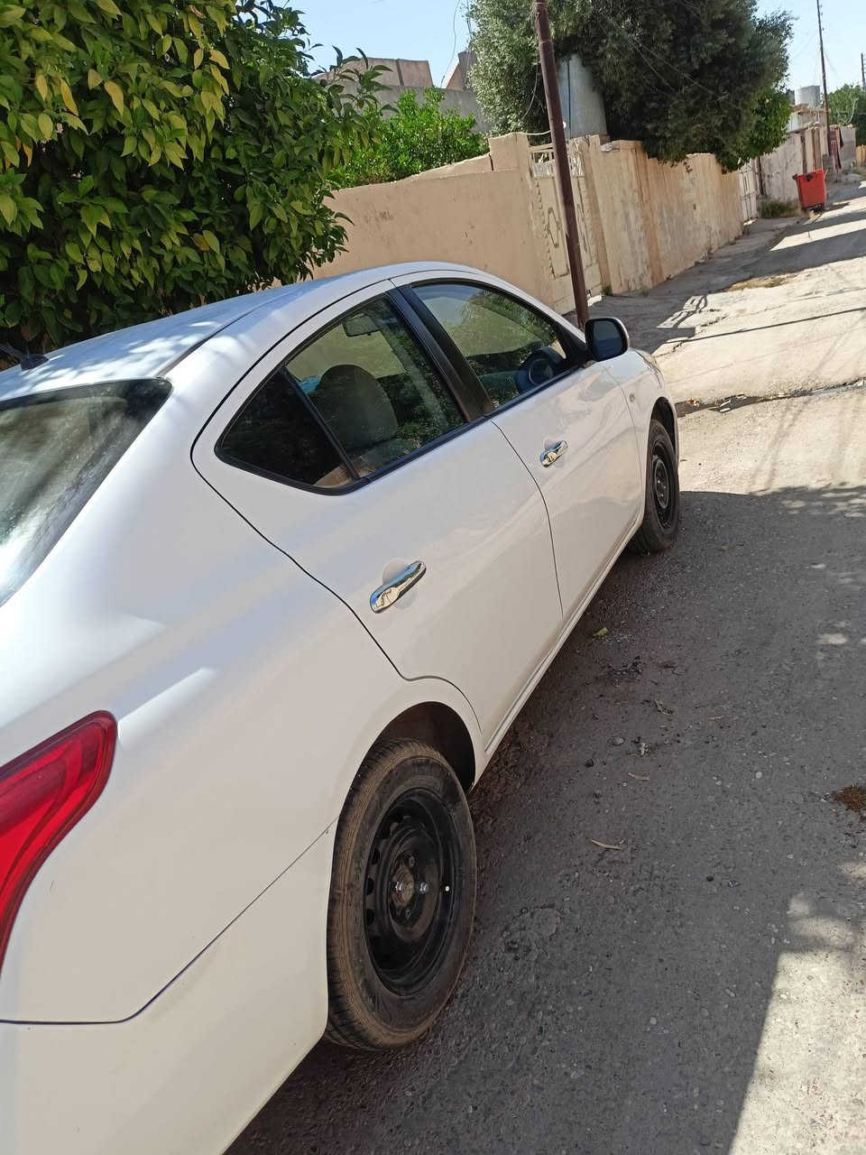 نيسان سني موديل 23 
رقم صلاح الدين العنوان الشرقاط 
***********
