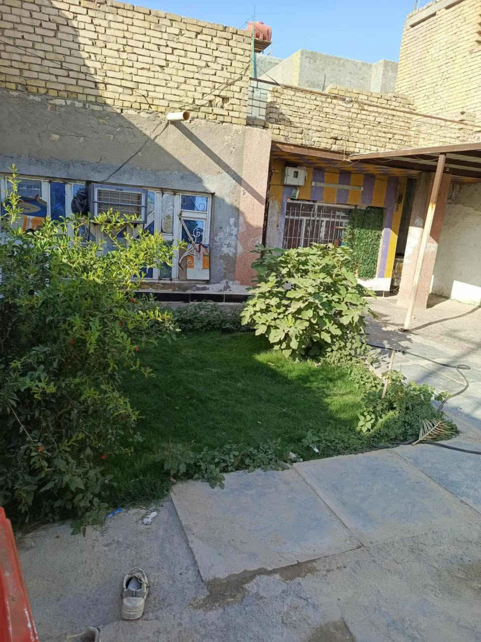 السلام عليكم يوجد بيت للبيع كووت حي الجهاد شارع بيت صبر شارع سيد صادق ابو الغاز  مساحه البيت 200 متر للاستفسار اكثر اتصال بالرقم ‏‪***********‬‏
