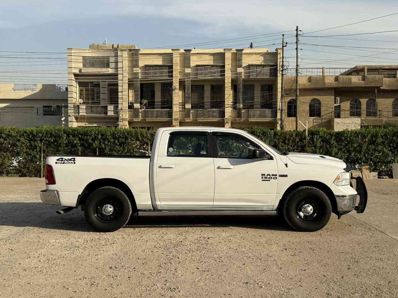 رام كلاسك موديل 2021 خليجي وكالة هارلم صبغ عام 
ثمانيه سلندر فور ويل باب طويل بدي قصير 
بدون شواصي او دواخل وبدون ايرباك 
السعر ١٦٥$ 
المكان اربيل 
***********
