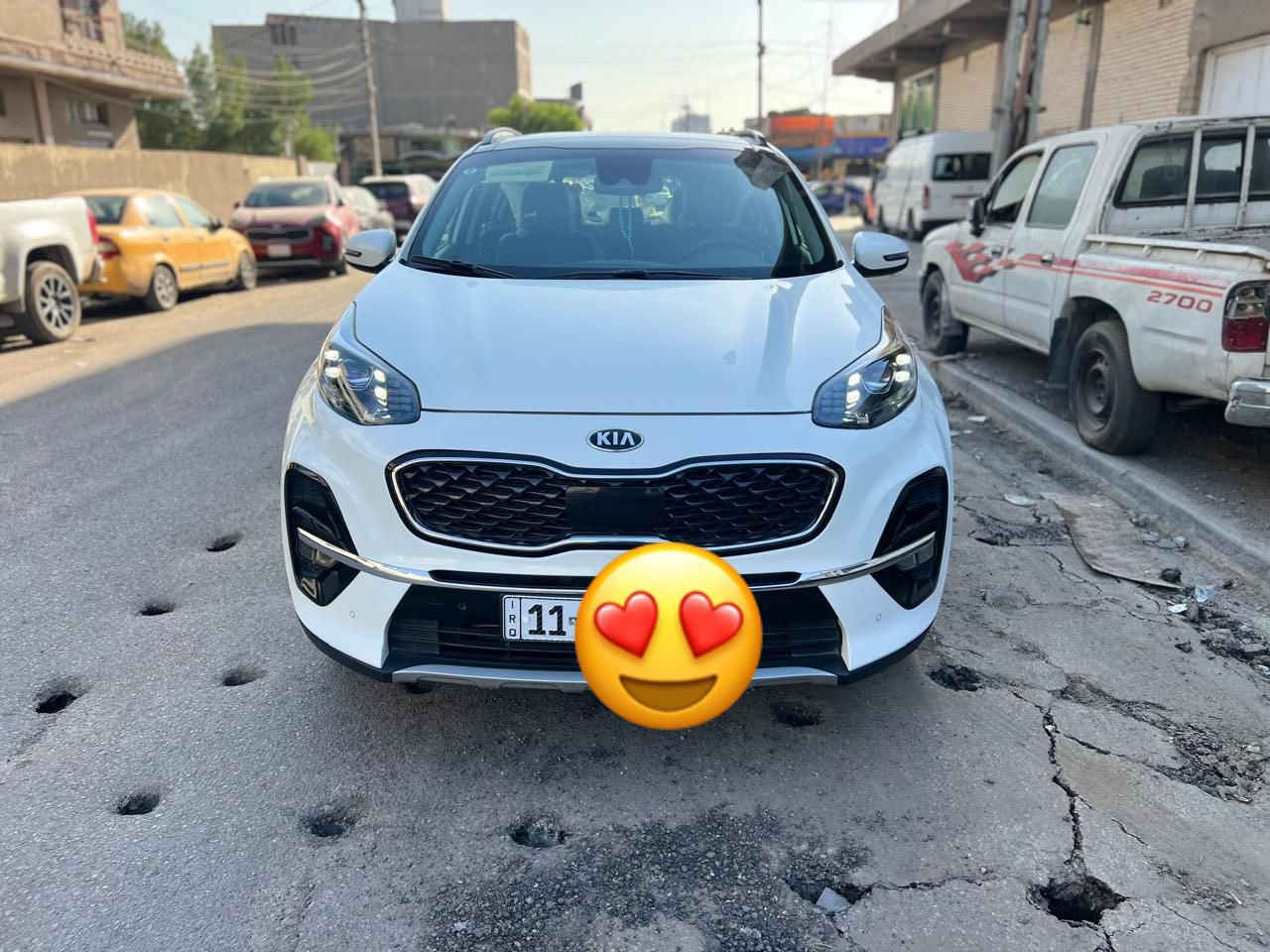 السلام عليكم 
من رخصة أدمن المحترم 
كيه سبورتج موديل ٢٠٢٢
سياره وارد أمريكي 
مواصفات واحد على واحد 
اعلى فئه بل سبورتج
لون ابيض 
حادث سياره جاملغ وبنيد فقط
بدون اي دواخل سياره ماشيه ٣٥
محرك ٢٤٠٠ GDl 
سياره جاهزه متصرف عليه ولا ربع
سعر سياره ١٨٨ وبيه مجال 
رقم سياره بغداد انكليزي حره
العنوان بغداد جديده 
رقم الهاتف 
***********
***********
