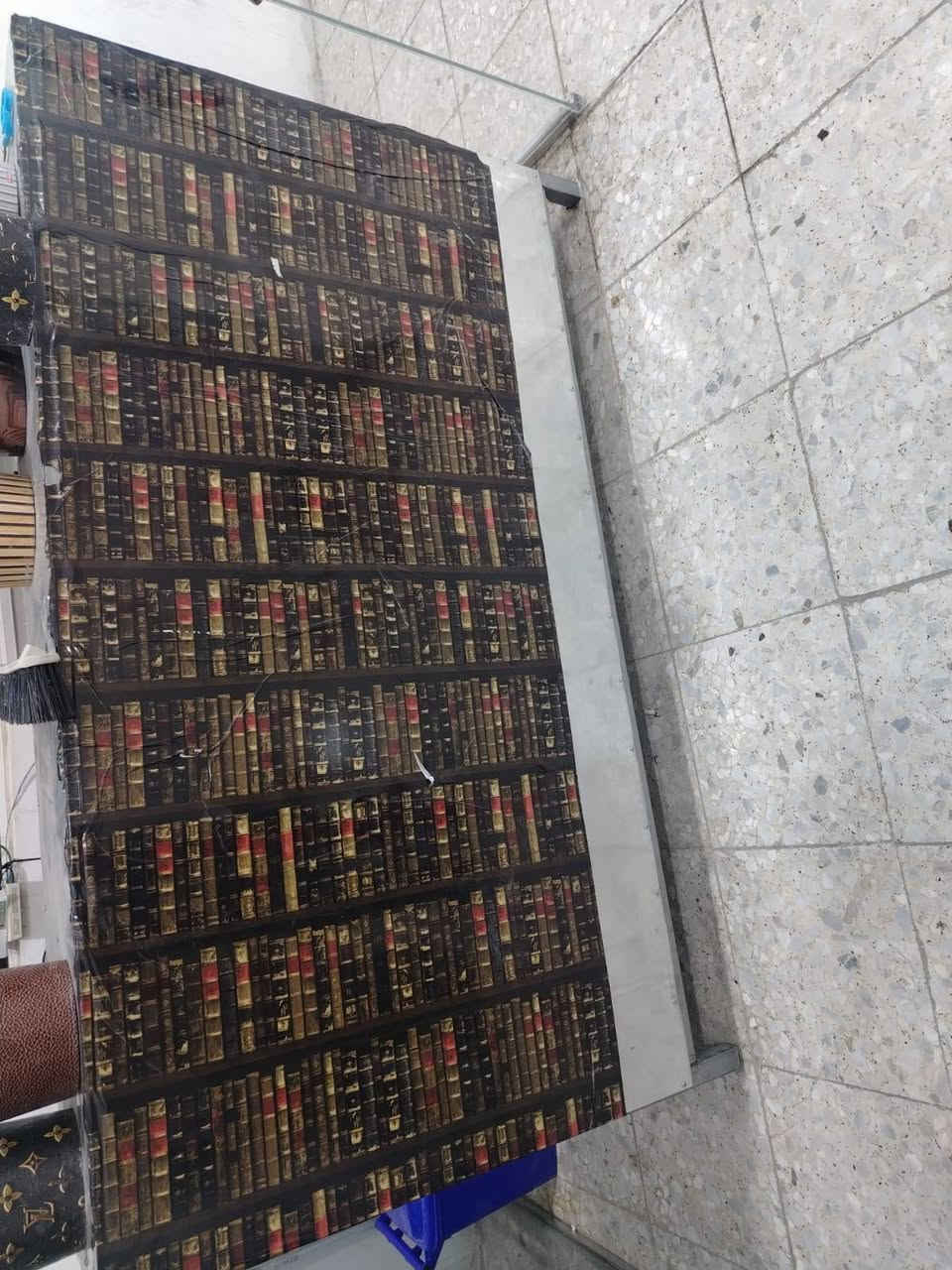 سلام عليكم عندي غراض للبيع ميز مترتين متر ونص عارضه او براد سمونه  وخلطات العدد ٣مكاني بغداد مدينه الصدر حي طارق شارع الوسط رقم الهاتف ***********
