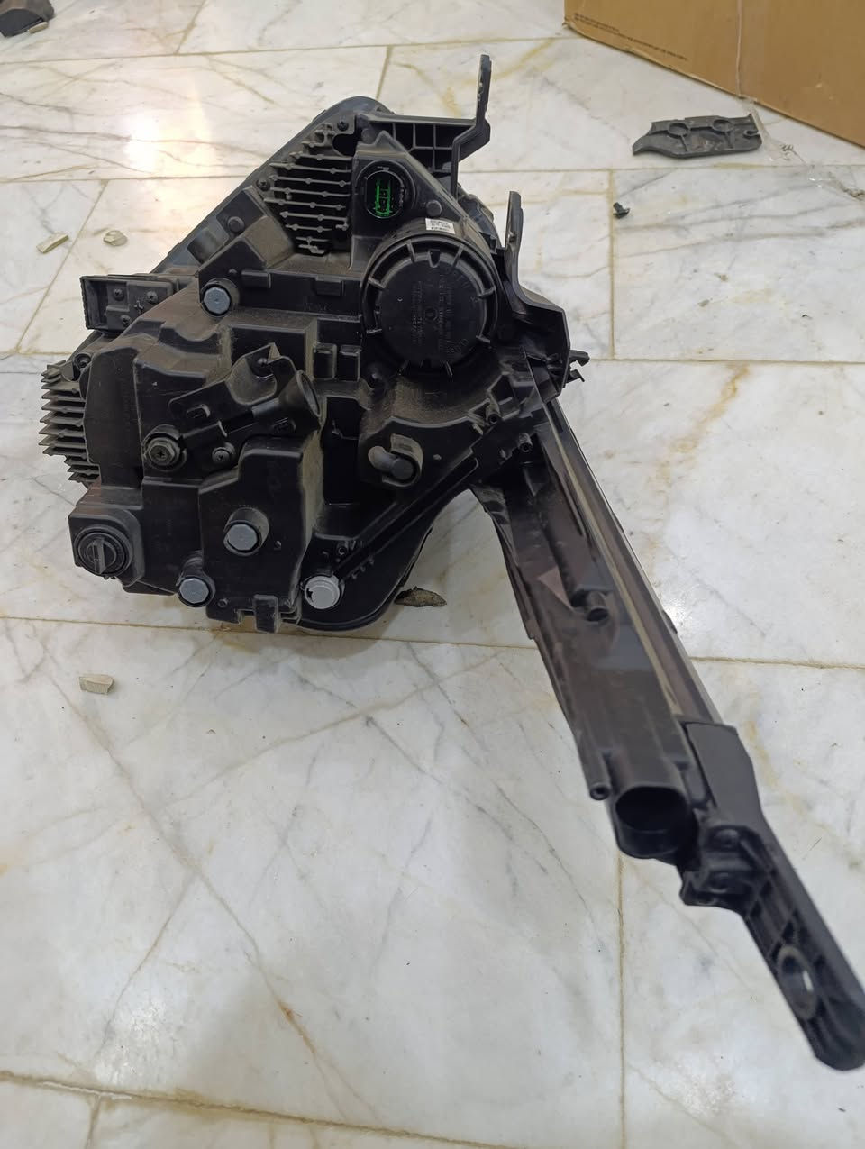 السلام عليكم لايت بيه كسر واحد اصلي مو تجاري للبيع ابورقتين ونص ول مروحه 100 وبيهه مجال مكاني ناصريه للرقم ***********
