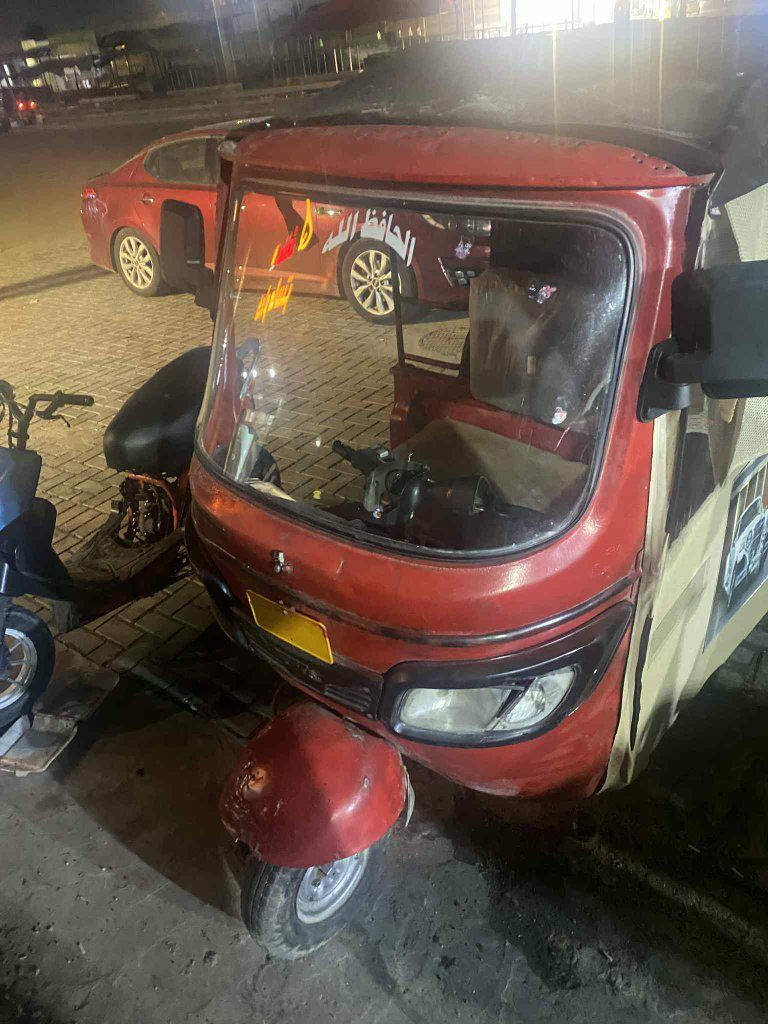 اقراء وبعدين انتصل تكتك ١٨ محرك ٢٠ شوفت عينك أوراق كامله لاتنقيص ولاتخير محرك كفاله بيها جبنه مال اكسل فقط ولونها بيه جراد جادر جديد امرايات شركه جديده تلفون ***********
