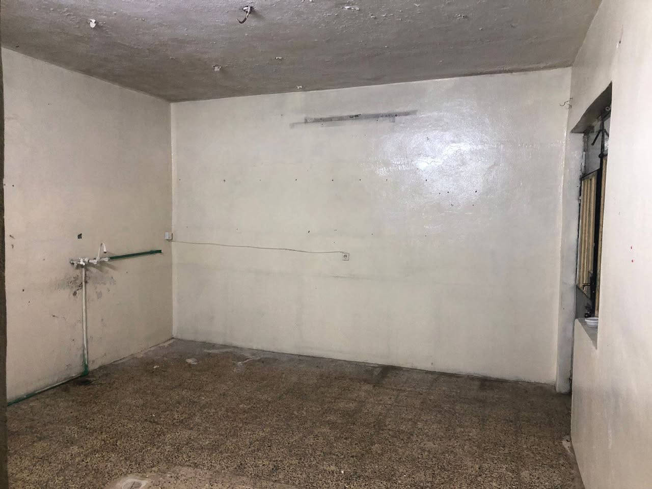 سلام وعليكم بيت اللايجار في حي البكر بضهر مطعم بيت جدي موقع مميز يبعد عن سايدين 20متر   المساحه البيت 220 متر يحتوي البيت ع غرفتين نوم وهول استقبال ومطبخ وصيحات وكراج سياره و مناور
و فوك بي غرفه نوم
***********
***********
