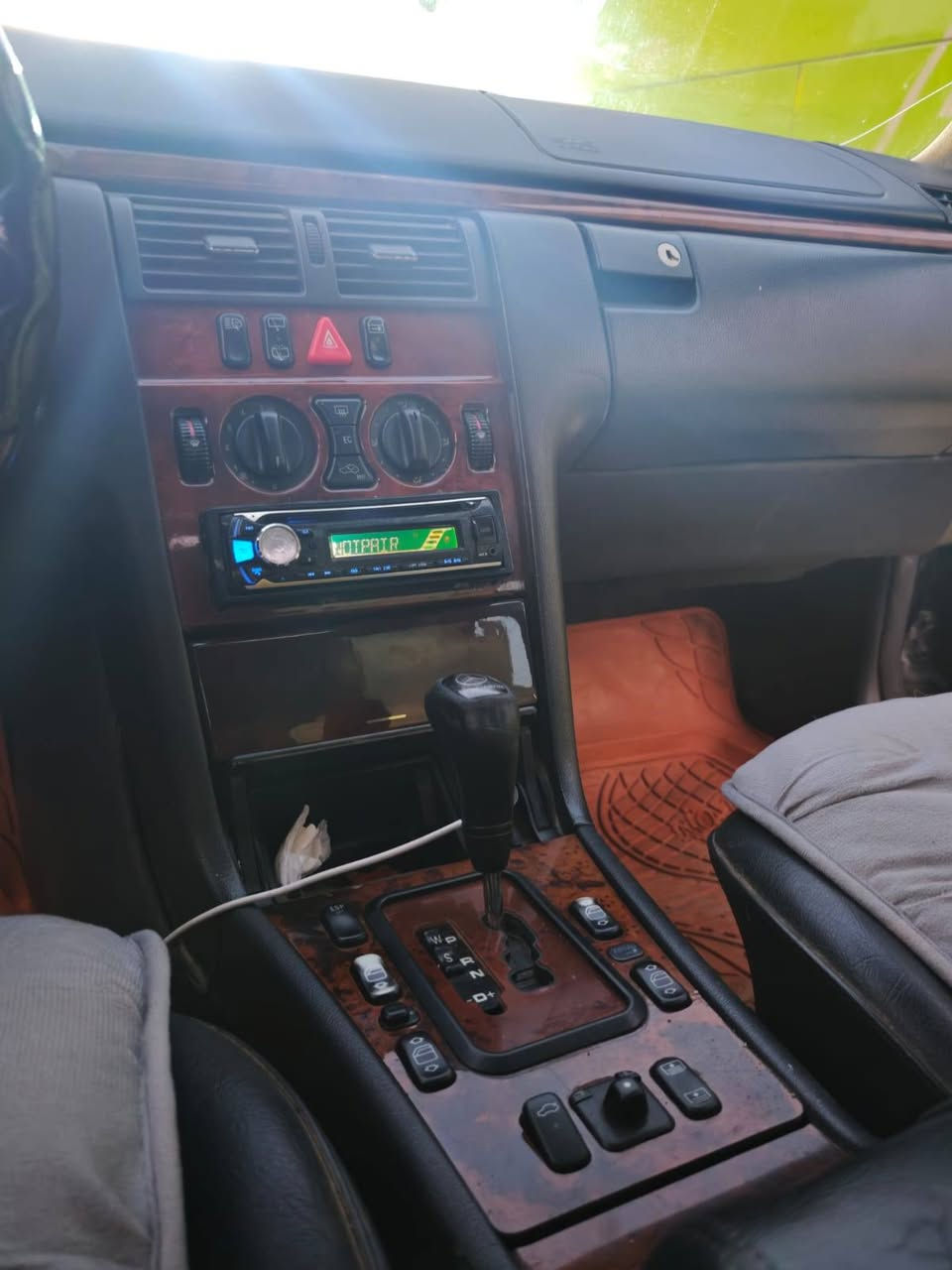 السلام عليكم 
للبيع مارسدس ام عيون موديل ٢٠٠٢
محرك V
المرغوب 
السعر ١١٧وبيها مجال 
للاستفسار الاتصال على ***********
