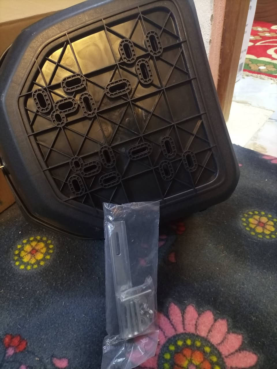 سلام عليكم صندوك دراجه يرهم عله جميع الدراجات
واتساب 
***********
