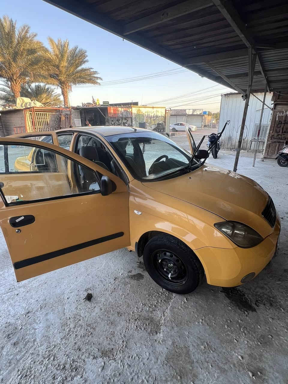 السلام عليكم 
طيبه موديل 15 سياره 
بيها ملاحظات بسيطه
كير ومكينه خير من الله 
هيئه مصفره السنويه ساقطه قبل سبوع  
عارضها 38 وبيها مجال 
متواجد بالفيس 
و ***********
