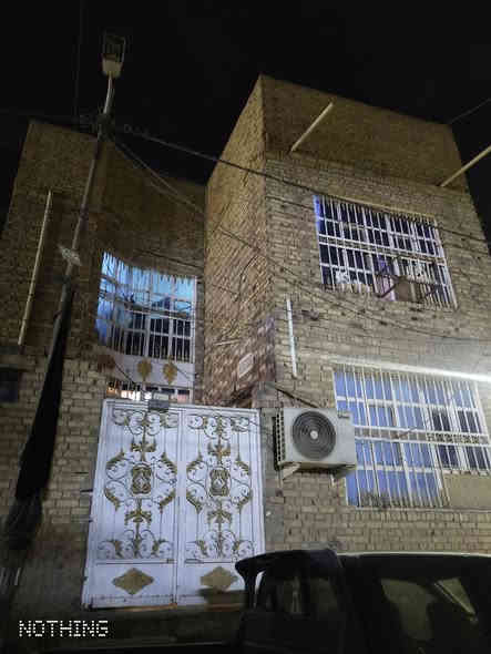 دار للبيع طابقين يحتوي على ثلاث غرف غرفتين يحتويان على حمام  وبراني وحمام تواليت واجهة البيت 10 متر البيت عالي عن الشارع  مساحه 130 بحي الوائلي للبيع الاستفسار الاتصال على الرقم *********** بحي  الوائلي في شارع سيد عباس الزاملي  موجود وتساب البيت ماليه والمعامله  كامله فقط التحويل للطابو  سعر على وتساب وكل التفاصيل او الاتصال على الرقم
