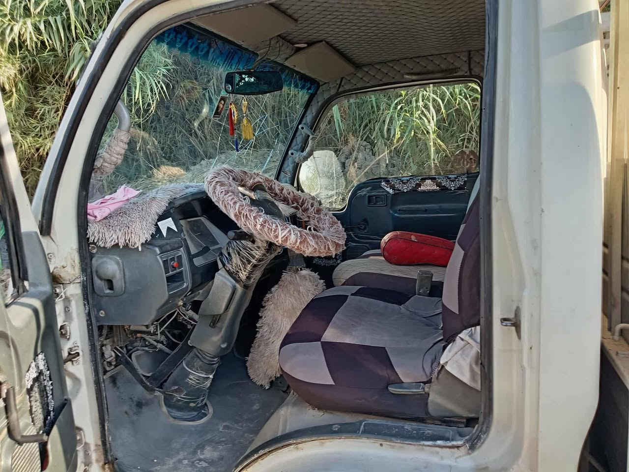 كية سامسونگ موديل 2000محرك 2700 سنوية 28 مشروع وطني سيارة بسمي رقم بغداد سعرها 45 رقمي ***********
