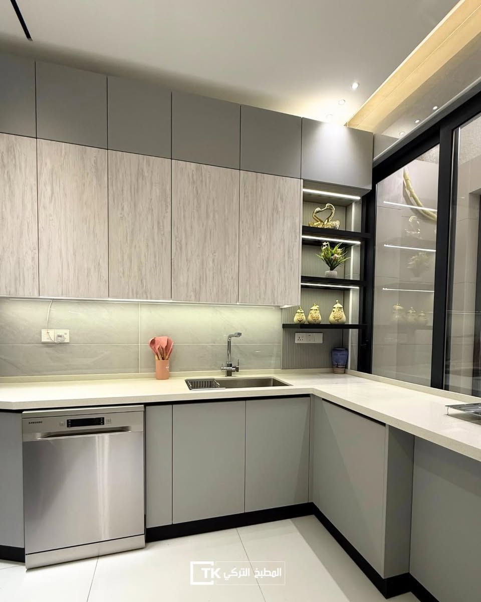 📍 الكرادة خارج – مقابل سما مول
📞 ***********
_____________________

مطبخ عصري بتصميم أنيق يجمع بين البساطة والفخامة ✨
الألوان الرمادية الهادئة منحت المكان إحساساً بالاتساع والرقي، مع دمج ملمس الخشب الطبيعي ليضيف دفئاً وتوازناً بصرياً راقياً
