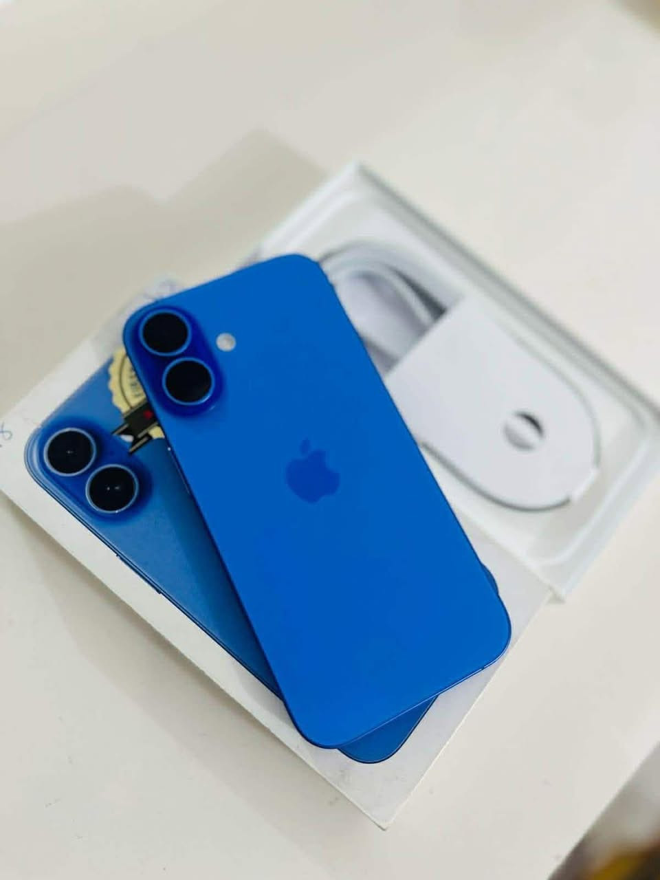 16 عادي 128
بطاريته 88 مكفول ونضافه فول وممفتوح ابدا 
سعر 800 وبي مجال 
***********
