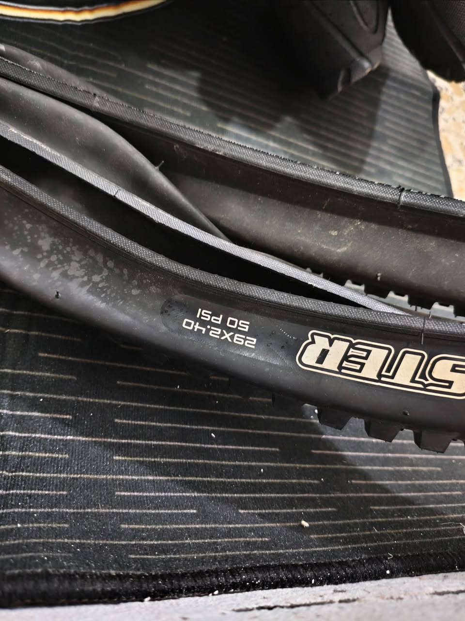 سلام عليكم
متوفر أطارات احجام 26/27.5/29 MAXXIS  💯 

بيهن تك وبيهن زوج 

جديد غير مستخدم

شنو يعجبك تفضل خاص وتدلل

تفاصيل اكثر خاص 

متوفر توصيل جميع المحافظات 5
***********
