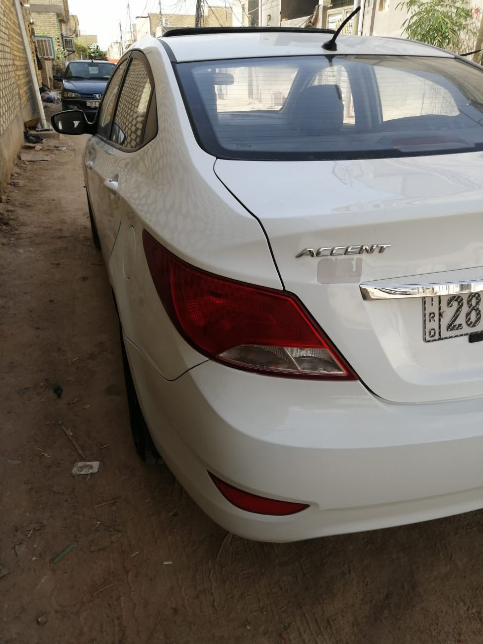 هيونداي أكسنت 2016 للبيع 🚗

سيارة هيونداي أكسنت (Hyundai Accent) موديل 2016، بحالة ممتازة وجاهزة 

📋 مواصفات السيارة:

 الموديل: 2016.

 المحرك: 1600 سي سي (\bm{1.6}). يعني قطرتين . 

 الفئة: فول مواصفات (فتحة سقف). تحكمات إشارة بمري دواخل بيجي سيارة خليجية مانع انزلاق.

 حالة البودي: ثلاث قطع صبغ سيارة فقط .

 الوضعية: ماكينة، حدادية، وكير بحالة ممتازة، طقم تواير (إطارات) جديد، التبريد (المكيف) شغال وممتاز جداً والسيارة جاهزة ما تحتاج أي مصاريف باتري ماعايزة كلشي .

 الأوراق: سنوية باسمي (جاهزة للتحويل).

سنوية جديدة رقم إنكليزي. نجف دولي هزة جديدة 

نجف / كوفة / مجسرات الزهراء / ميسان 

*********** اتصل وتدلل سعرها ب90$ وبيها مجال حك جية وتدلل .
