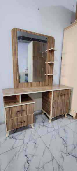 غرفة نوم تركي شغل عراقي شغل مضبوط 6قطع كنتور 5 ابواب مترين ونص عمق 60 ارتفاع مترين و10 نضافة جيدة جدا للبيع السعر 390 بي مجال قليل *********** 
سايدين دوميز الجمعية مقابيل ملعب دوميز قرب اق صو مول كركوك
