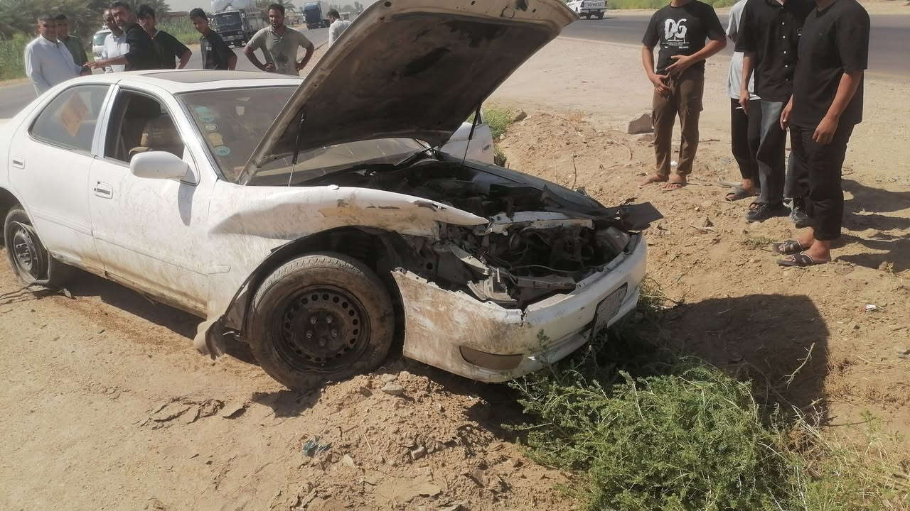 سلام عليكم اخوان عدي هاي سياره نضربت بس الوجه جاملغ ودعاميه حته الفخذه مابيه شي كير ومحرك جدد ***********  مكان نجف
