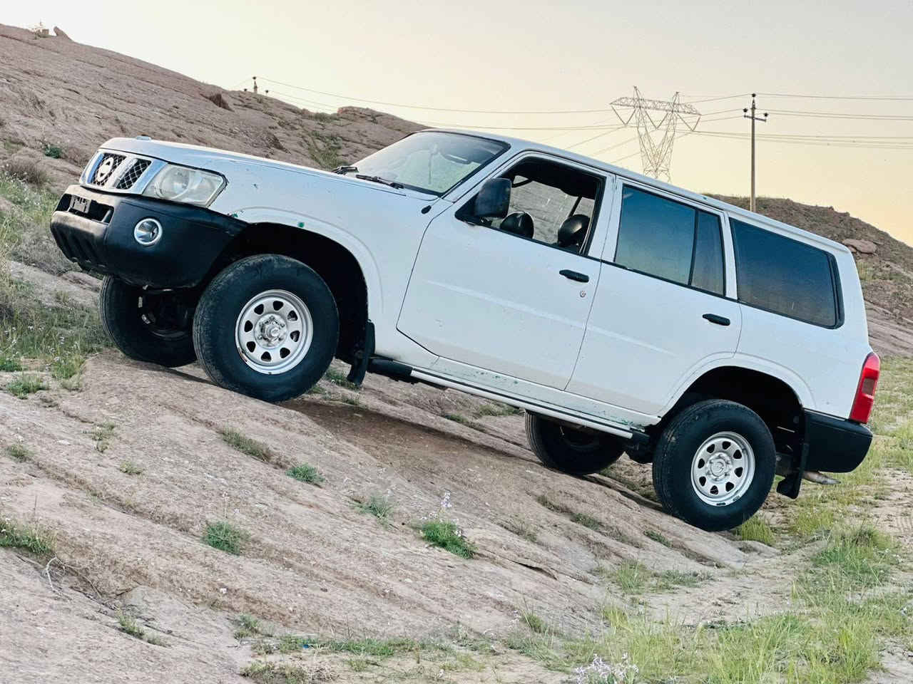 سلام عليكم نيسان باترول مال مزاد موديل 2008  مكينه كير خير من الله صدر جديد تخم تاير جديد سعر 70 بيه مجال ***********
