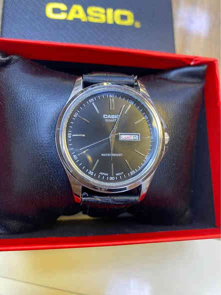 السلام عليكم 
ساعه كاسيو اؤتوماتيك ياباني 
نظيفه وشغاله 
سعره : 25 الف 
مكاني بغداد بلديات 
رقمي : ***********
توصيل موجود بغداد و محافظات بغداد
