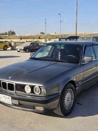 بي ام ٥٢٥ • ١٩٩٠ • رقم صلاح الدين