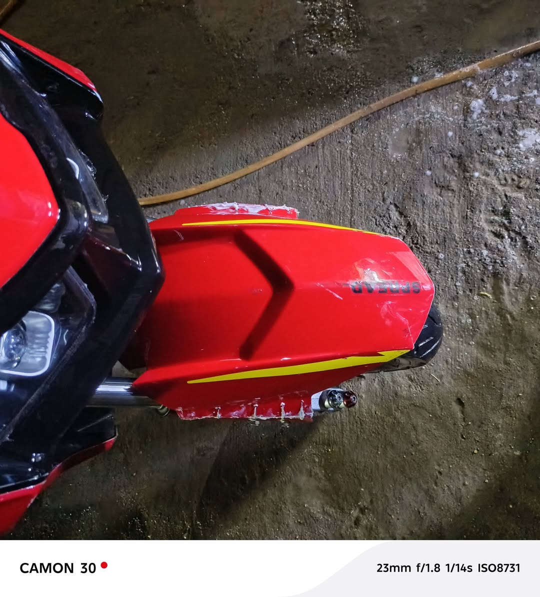 السلام عليكم دراجه شحن للبيع نـوعHIS  دراجه جديده ومناقصها شي اسنخدام قليل  لايتات زنون مثبت سرعه اشاير يمنه يسره دبل اشاره دراجه جديده معنى الكلمه سرعه 80 حقيقيي
السعـر... 700 وبيها مجال للشراي  للاستفسار الاتصال على الرقم او مراسله الصفحه *********** متوفر وأتساب 
 جاملغ امامي بي فطر ومصلح 
العنوان بغداد ابو غريب
