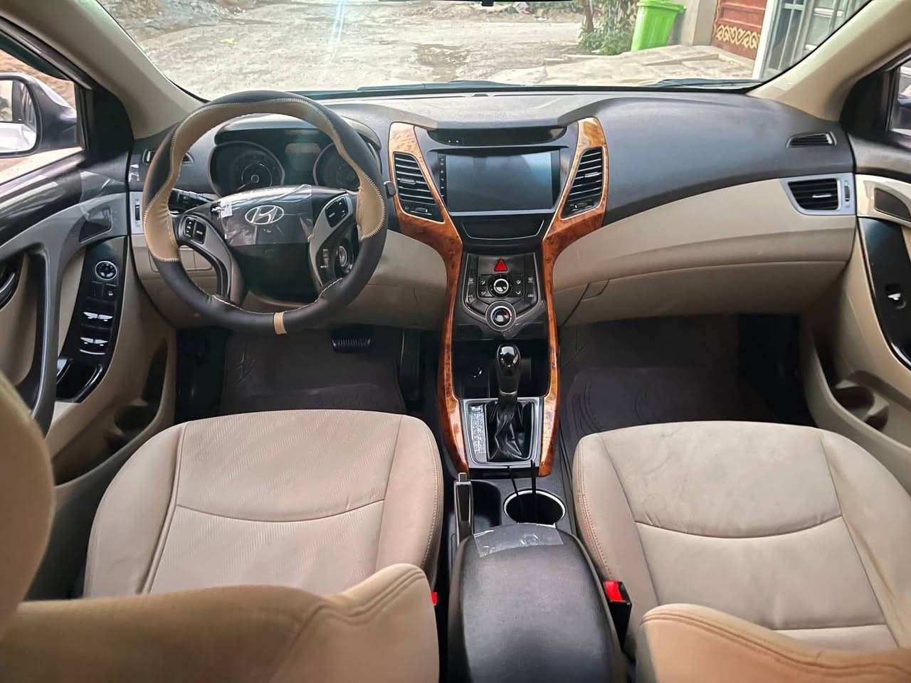 ألسلام عليكم
النترا 2014 شكل ال 2016 ماشيه 91 حقيقي مكفوله عدا الشخوط ومكحله والسونا مرفق مع الصور

محرك 1800 دوش فتحه سقف مكانهه صلاح الدين قضاء الدجيل للأستفسار ***********
