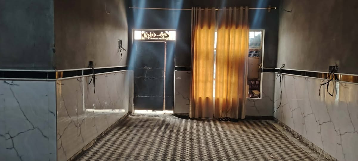 بيت للبيع حي ال بوفاسه بناء جديد يتكون من غرفتين ومطبخ وبراني وصحيات سطح شتايكر خدمات ماء وكهرباء بالباب
وباقي التفاصيل اتصل ***********
