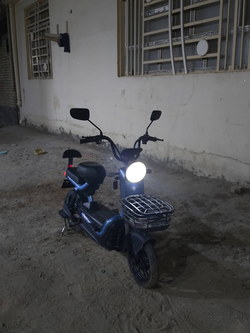 السلام عليكم عندي باسكل شحن كلش نضيف 3 سرع
4 بطاريات نضيفات
سويج بصمتين
السعر 270 وبي مجال للشراء 
*********** بي واتساب 
*********** مابي واتساب
