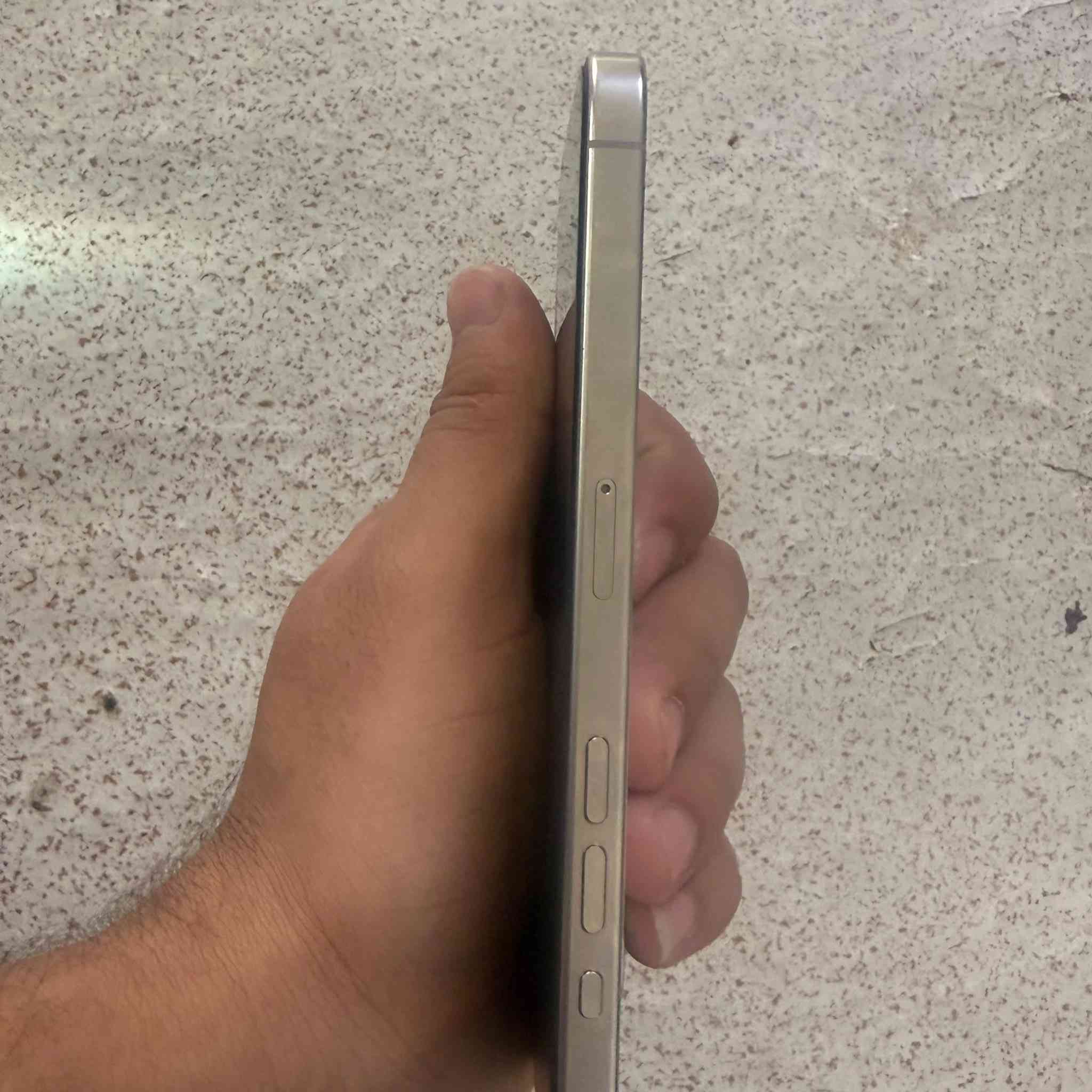 ‏سلام عليكم  ايفوان15 برو ماكس ذاكرة 256 بطارية 93 نظافة 100 عالمية الجهاز جديد وما به السعر مليون 100 وفي مجال بسيط حق جيتك رقم الهاتف *********** المكان مشتل حي رأسه مال المعلمين ￼
