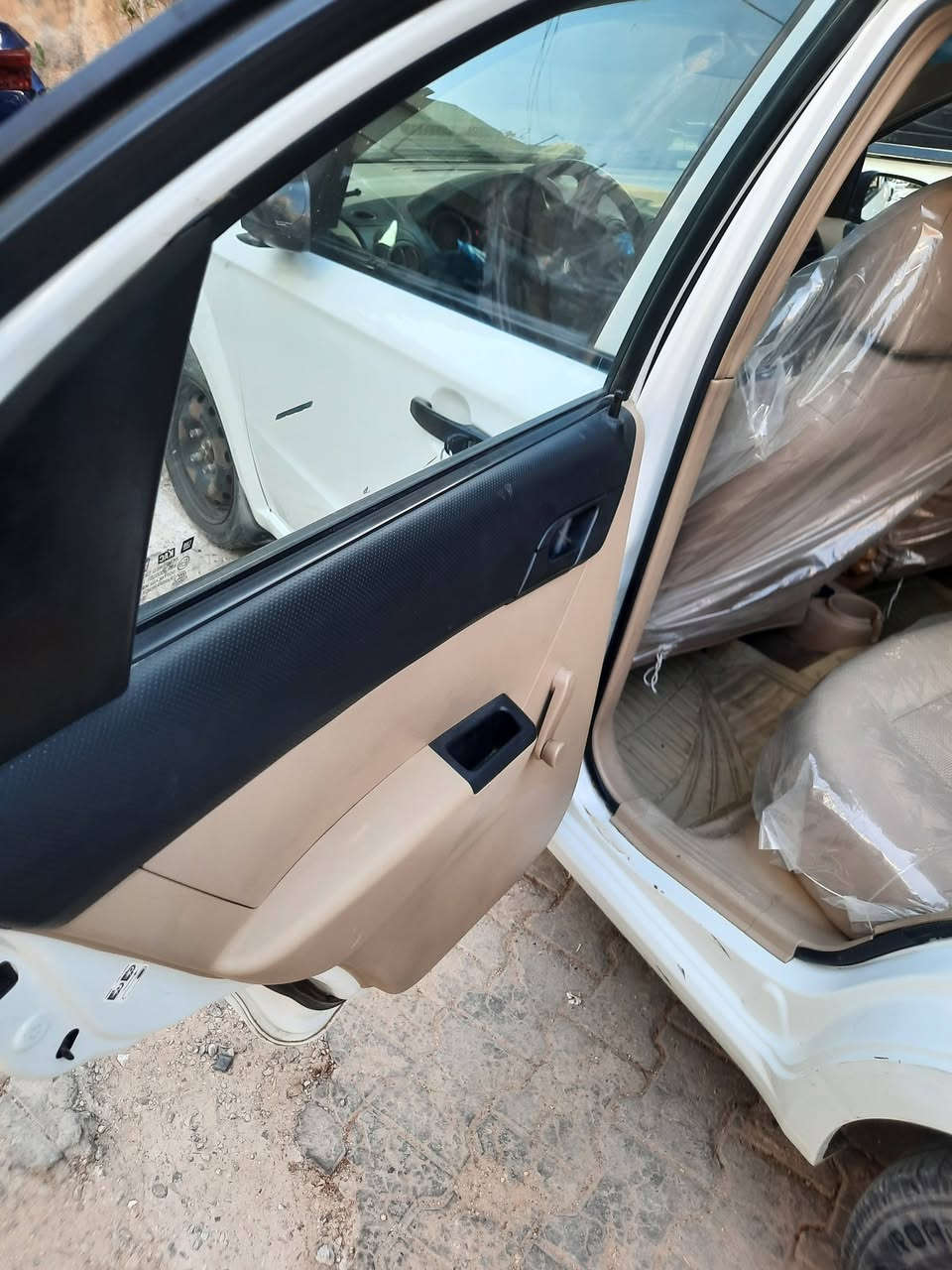 السلام عليكم للبيع افيو ٢٠١٥ شركة العامة ماشية ٧١ الف فقط تفاصيل صبغ سونار موجودسعر ٧٨ بيه مجال بسيط *********** كاظمية
