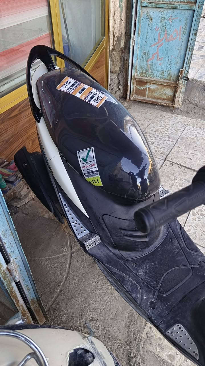 سلام عليكم دراجه ماكس عدله قبل شهر طلعته من الحاويه مكفله موجوده الناصريه المركزالستفسار الاتصال(***********)
