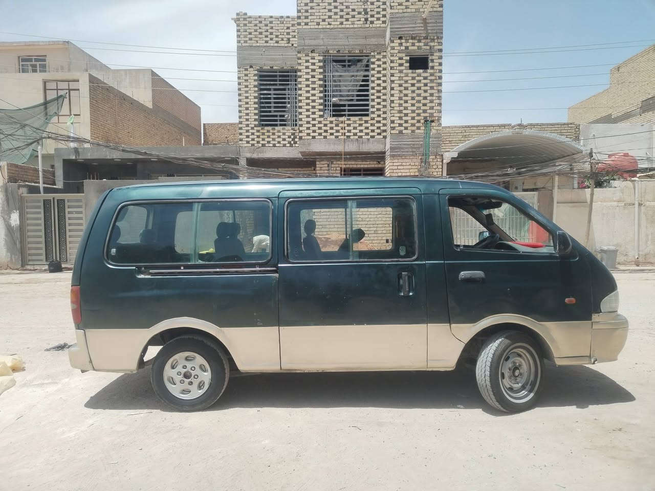 السلام عليكم
بريجو موديل 97 سياحي سياره بلادي قطرت صبغ مابيه فقط بايبن وجنط وربع  كير واكسل كفالة  +محرك بخار بدون تنقيص
رقم بغداد انكليزي سياره بأسمي سنوية لل31 هزة جديدة ومصفرة هيئه ومرور
كهربائيات شغالة دوشمة نظيفة 

السعر ٥٥ وبيها مجال 
مكاني النجف  حي ميسان***********متواجد واتساب
