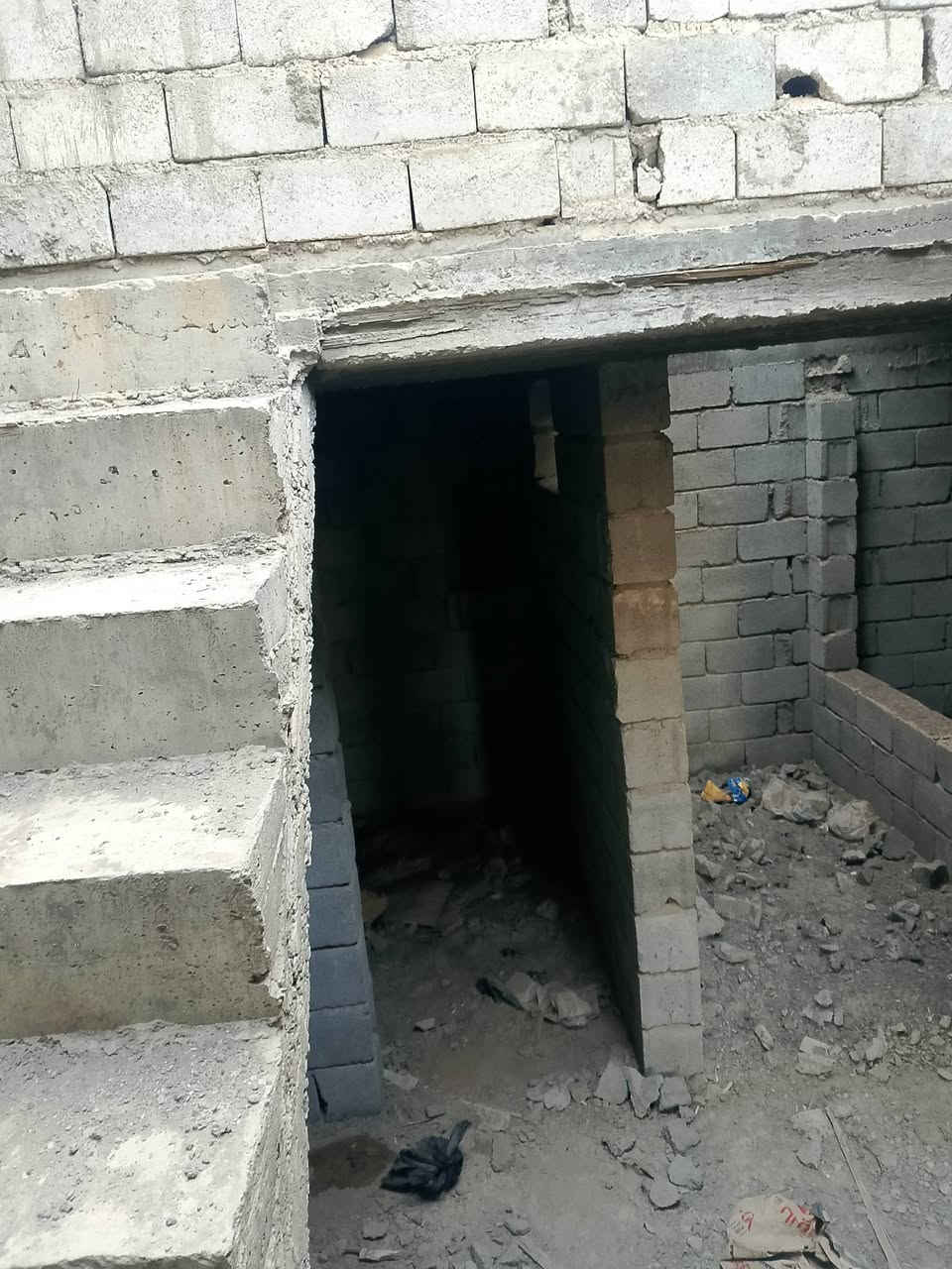 بيت هيكل طابو زراعي سند ٢٥ المساحة ١٤٥ م القاط الثاني ما مسكف
القاط الاول متكون من غرفة نوم وصالة وحمام واستقبال ومطبخ اما القاط الثاني غرفتين وصالة 
العنوان زراعي سريحة قريب على سوق الدجاج الاتصال على الرقم ***********
