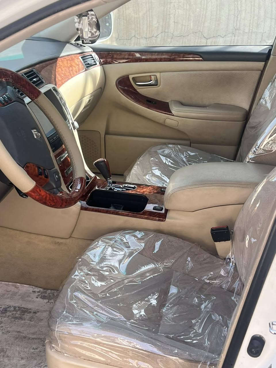 سەیارەکە موسە بێ بۆیاخ بێ چاڵ و شوخت  سەقف و جسمی شوختیشی نیە دو دوگمە کوشنو سوکان کارەبا حاسەی پێشەوە بەسمە ڕەساسیە بێ دوکەڵ سەیارەکە کامل جایزە باڵی سەر سنوقو جام تایەو ویلی تازەیە سەیارەکە زۆر تازەیە 100km حەقیقی ڕۆشتوە *********** دار بنديهكان, السليمانية
