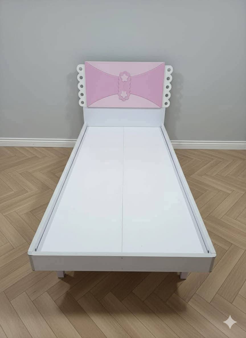 كنتور تركي ثلاث اٌبواب +سرير نفر 
نظيف جداً وبسعر مناسب 

📍 الكوت – دور المعلمين
📞 *********** | ***********
