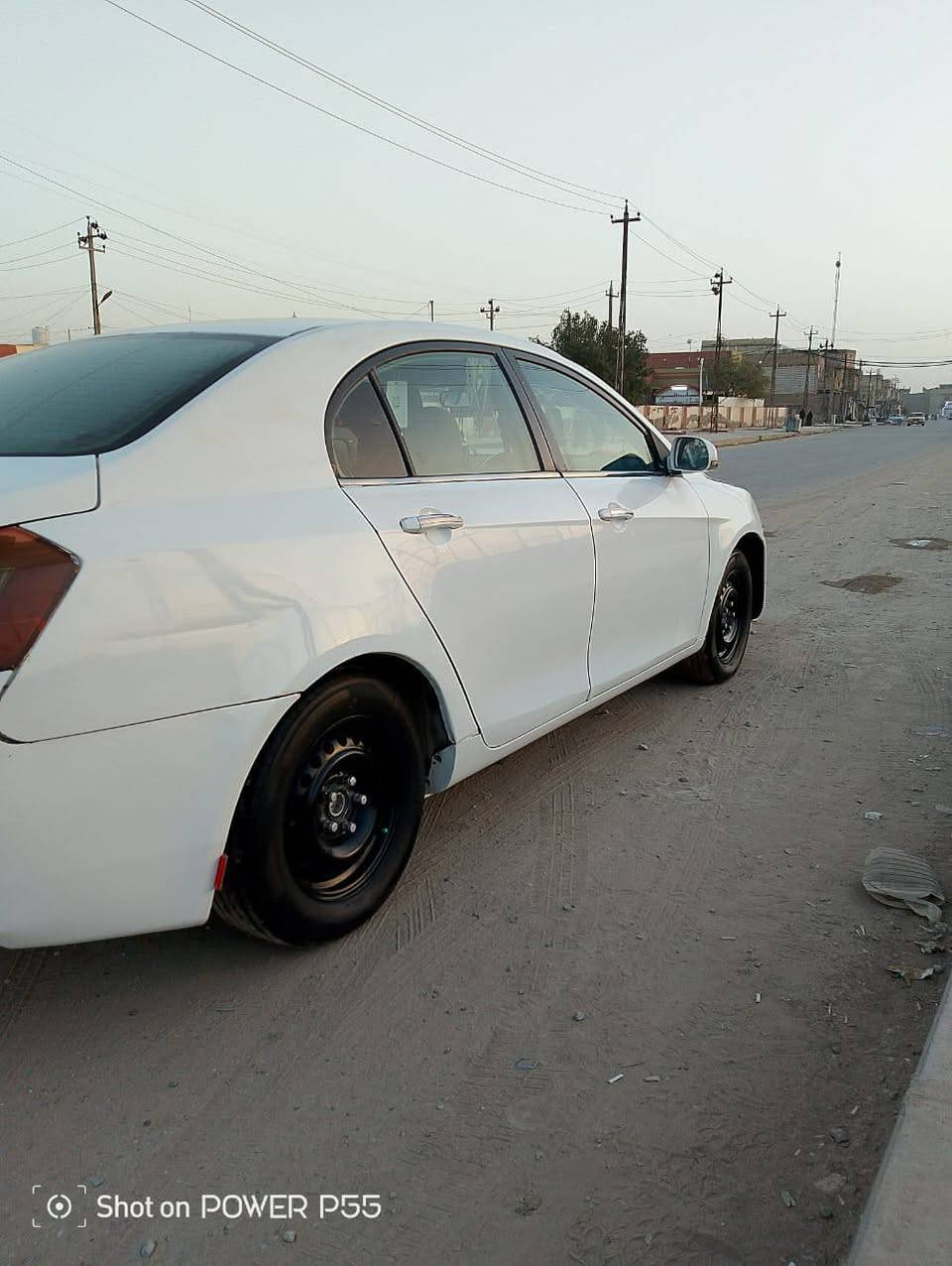 للبيع سياره جلي ام كراند موديل ١٣ محور كورله مكينه وكير وحداديه وتخم تاير وتبريد شغال لايت زنون دوشمه نحله سنتر لوك شغال مكفوله من العيب الشرعي وضربه قويه رقم ذي قار راعيه يريد مدوار السعر ٤٨ وبيه مجال ***********
