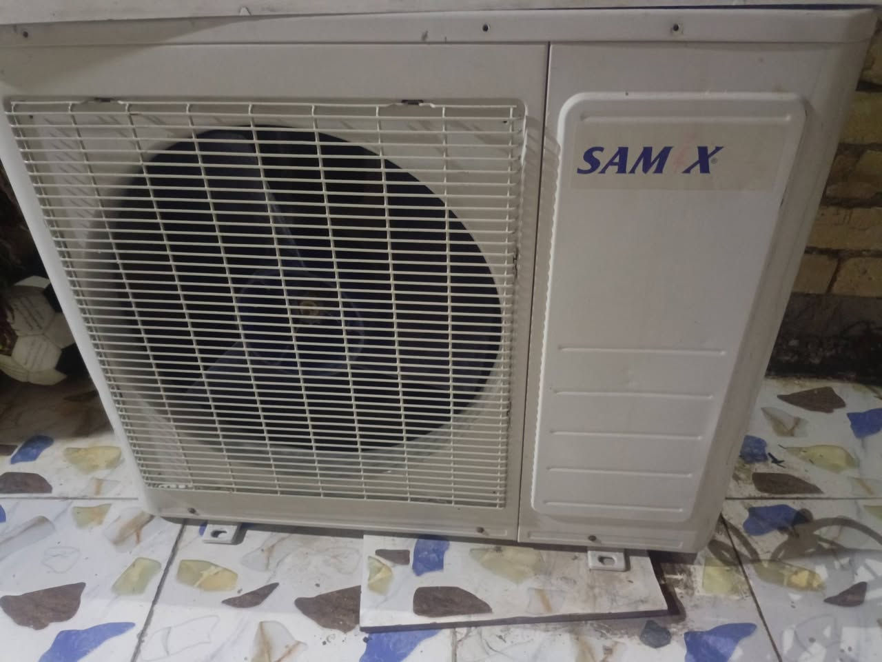 السلام عليكم سبلت للبيع نوع Samix
سعه طنين نوع الغاز ٢٢ شغال ممتاز بلادي أصلي تدفئة تبريد نقص فقط الريش مكان بابل شارع ٨٠ جهه كربلاء سعر ٣٥٠ 
للاستفسار على الرقم ***********
