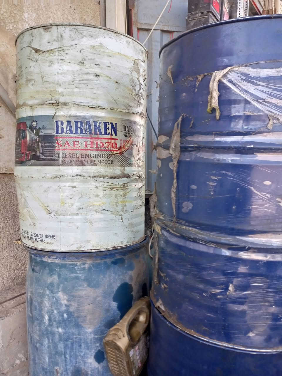 براميل فارغه كبيره سعة 220 لتر تصلح لتعبئة النفط معروضة للبيع سعر الواحد 20.000 واذا جمله السعر يختلف المكان كربلاء المقدسه فلكة الغدير مقابل مركز شرطة الغدير من جهة حي الغدير للاستفسار الاتصال على الرقم *********** متوفر ايضا واتساب
