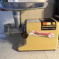 السلام عليك  جي فايف للبيع   ناشينال شغاله كل نقص ما بيها السعر ٣٠٠ مك...