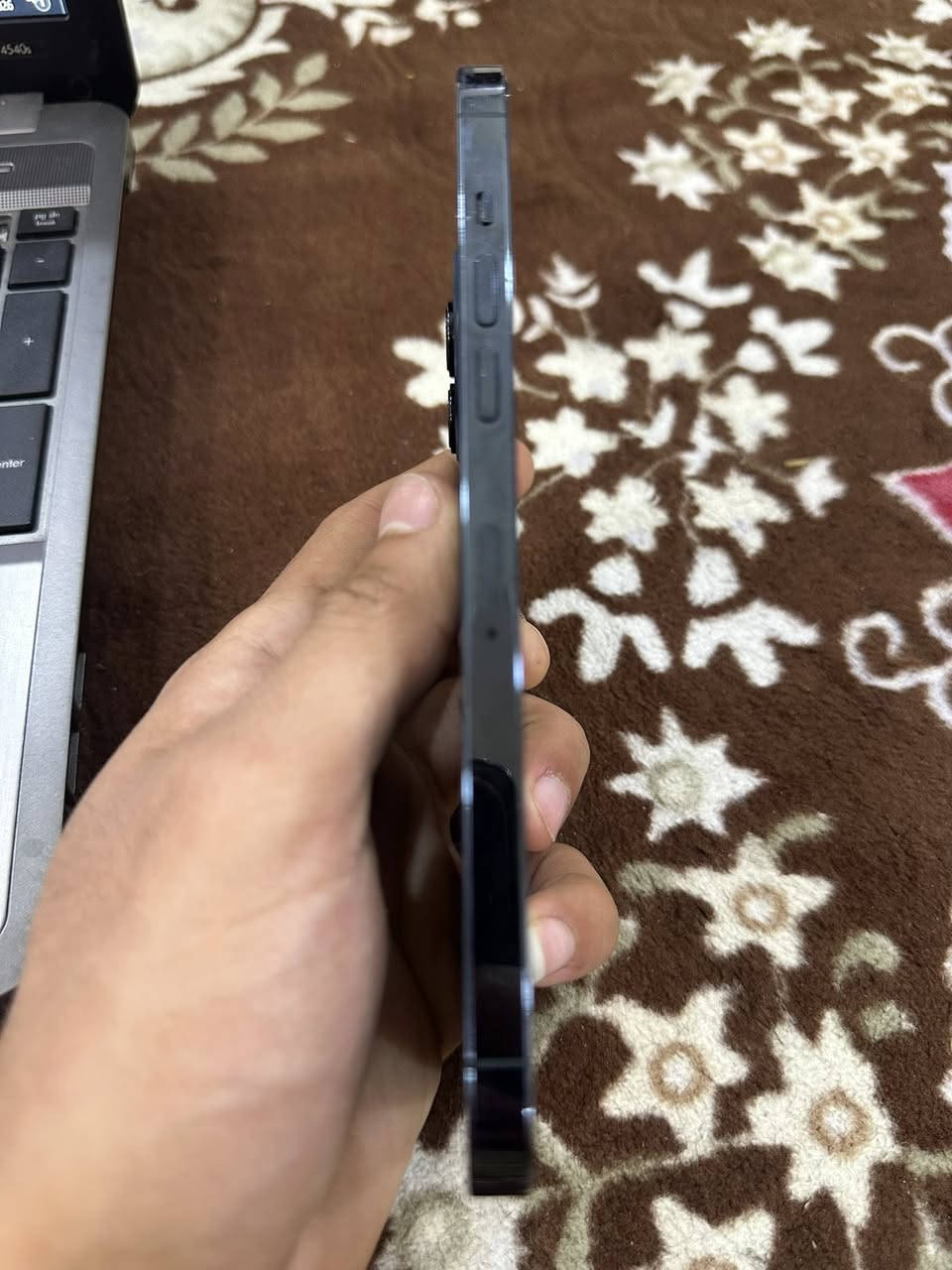 ايفون 12pro max
ذاكره ٢٥٦
ب١٠٠ مبدله (اصليهه اصليهه )
فيس ايدي يرادله برمجه فقط 
جهاز جديد 
سعره ٣٠٠ وبي مجال قليل 
مكاني بغداد سيديه 
***********
