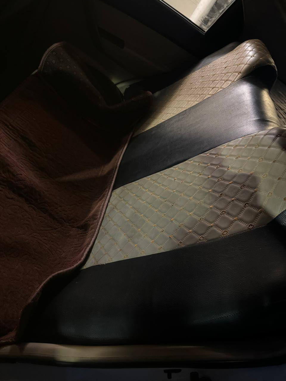 افيو للبيع موديل ٢٠١١ حداديه ومكينه خير من الله كله جديد تخم تأير  وتبريد شغال مصبوغه للجماليه فقط هزه جديده ورقم جديد مكانها بغداد دوره ‏ ب٥٥وبيها مجال
‪***********‬‏
