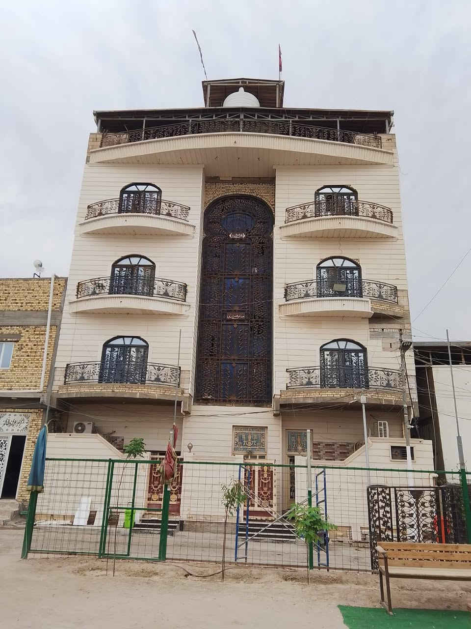 صباغ وطلاس وترميم بيوت وجميع انواع ديكورات واجهات سحباات صبغ طلس*********** بصره
