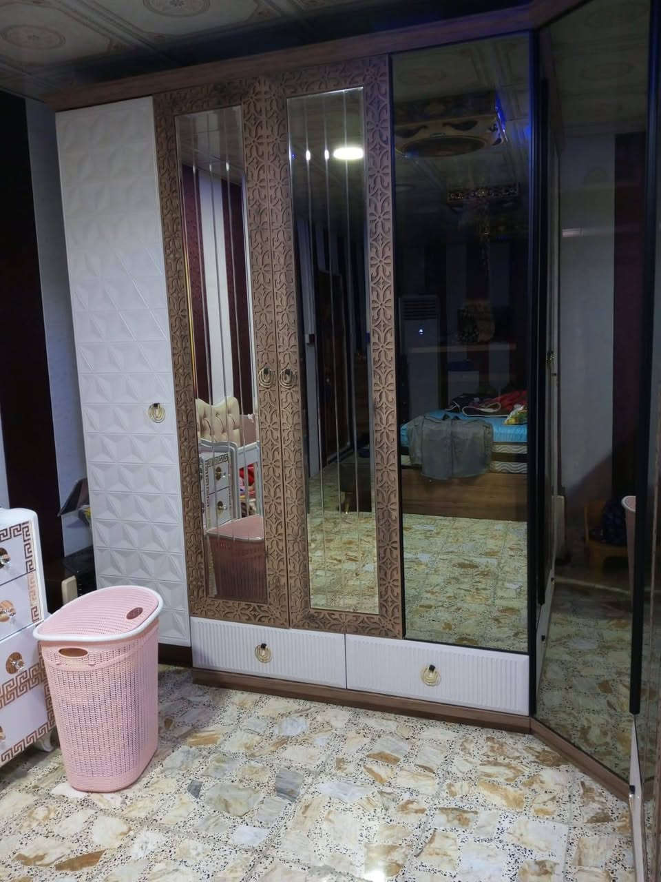 السلام عليكم
غرفة نوم للبيع اخت الجديدة
كنتور 9 ابواب زاوية
ميز تواليت +طابورية
جرباية +تاج+ميز عدد٢+ شزلون
جزامة مجرات
انارة داخلية دفن تحكم ريمونت كونترول. 
الغرفة بدون اي اضرار
السعر 1,500 وبيها مجال بسيط


**إذا كنت صاحب هذا الإعلان وتريد حذفه لأي سبب، رجاءا أرسل رسالة إلى الدعم الفني**