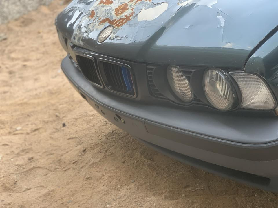 السلام عليكم       
محور مكينة وكير ياباني مكينة ديلكو قبق اسود ثنين ونص حالتهن ممتازة ، بيها نقص بنيد وجامة امامية وترتيبات بسيطة ، السعر 38 وبيها مجال ،عنوان السيارة البصرة قضاء شط العرب،مكلف بالنشر وهذا رقم الولد *********** .
